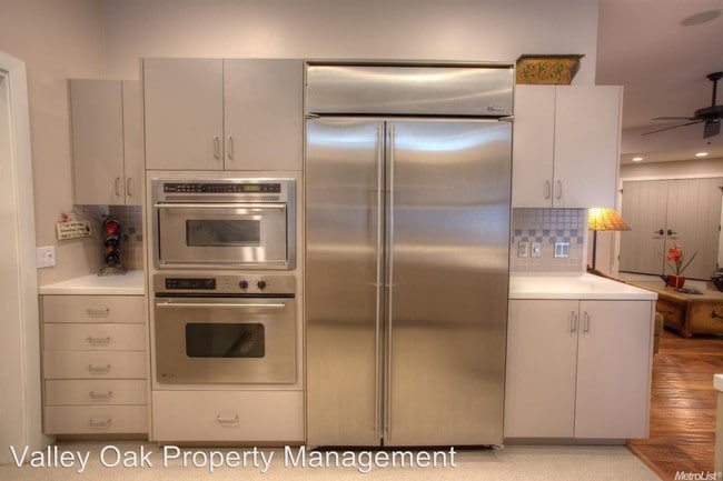 Building Photo - 115 Park Ave