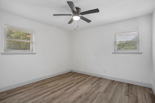 Building Photo - 514 Canyon Ridge Dr