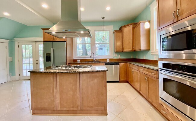 Building Photo - 1105 Virginia Ave