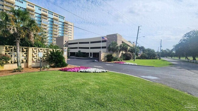 Building Photo - 825 Bayshore Dr