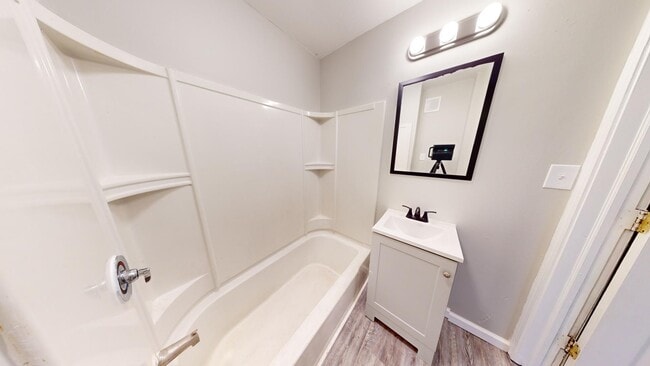 Building Photo - Clark / Fulton Area - 4 Bedroom Single Fam...