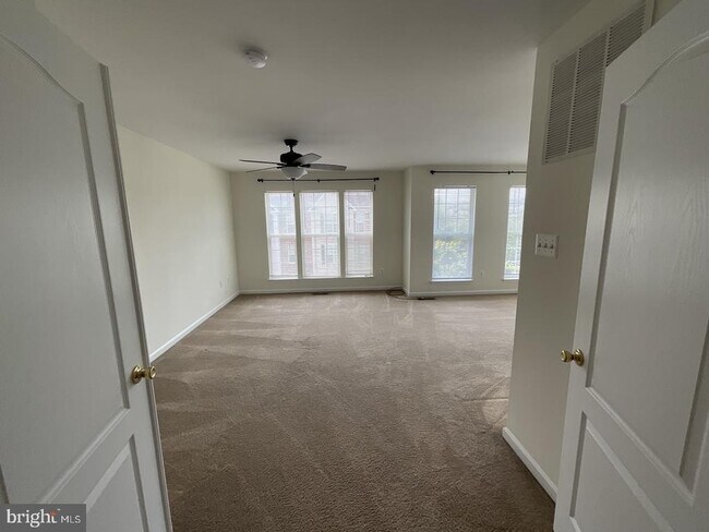 Building Photo - 117 Leather Fern Way