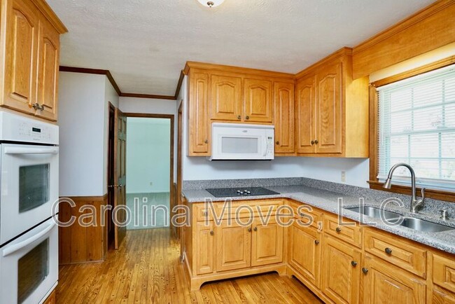 Building Photo - 204 Overcreek Rd