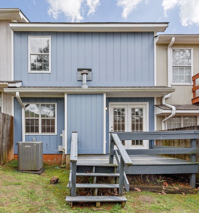 Building Photo - Available NOW-105 Pineridge Drive