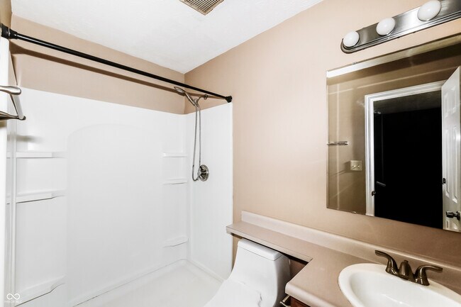 Building Photo - 2525 Grand Fir Dr