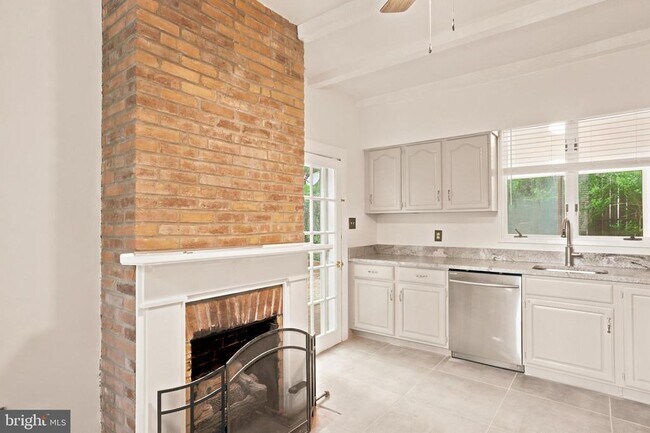 Building Photo - 209 N Washington St