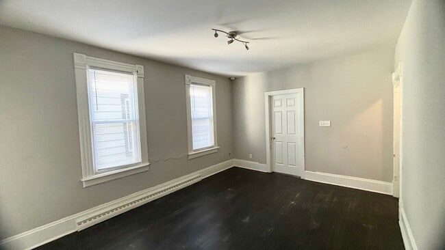 Building Photo - 1207 E Kane Pl