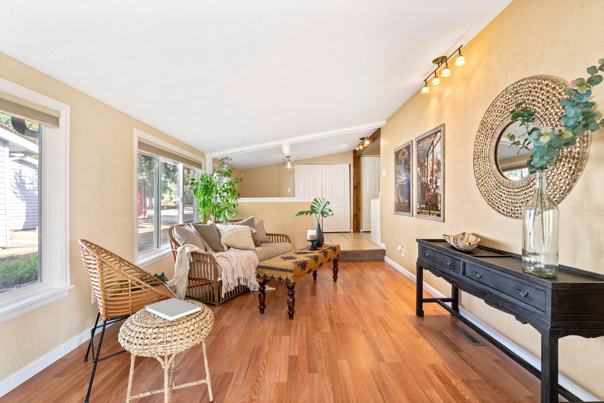 Building Photo - 1204 W 10th St