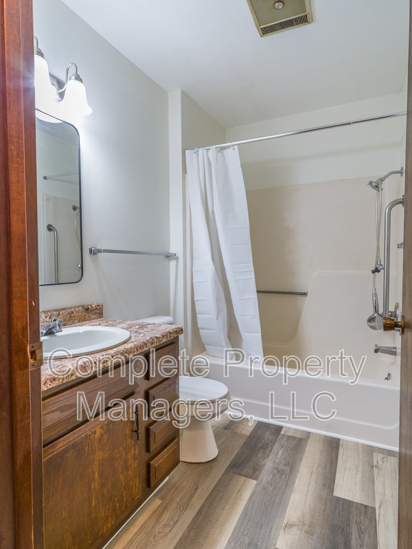 Building Photo - 302 Franke St