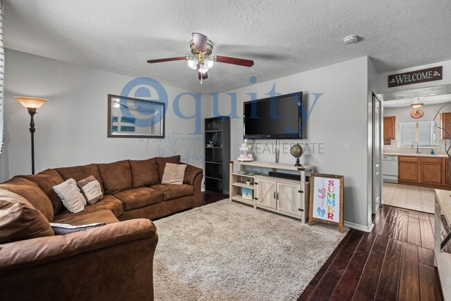Building Photo - 703 Ry Ln