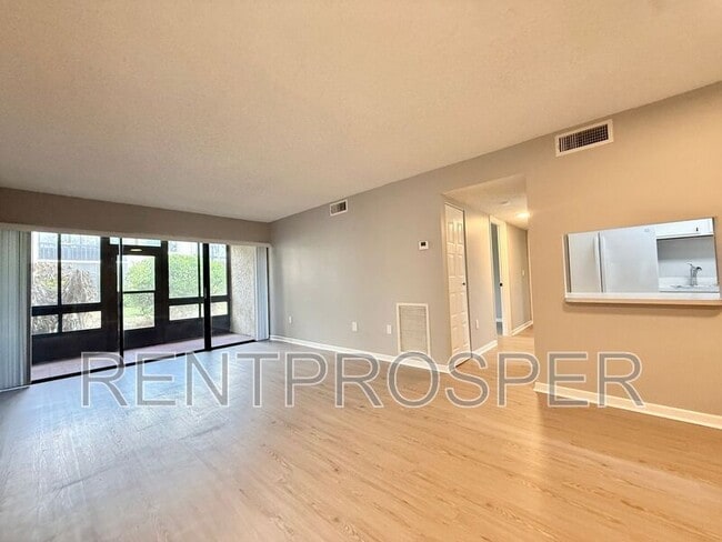 Building Photo - 3290 S Semoran Blvd