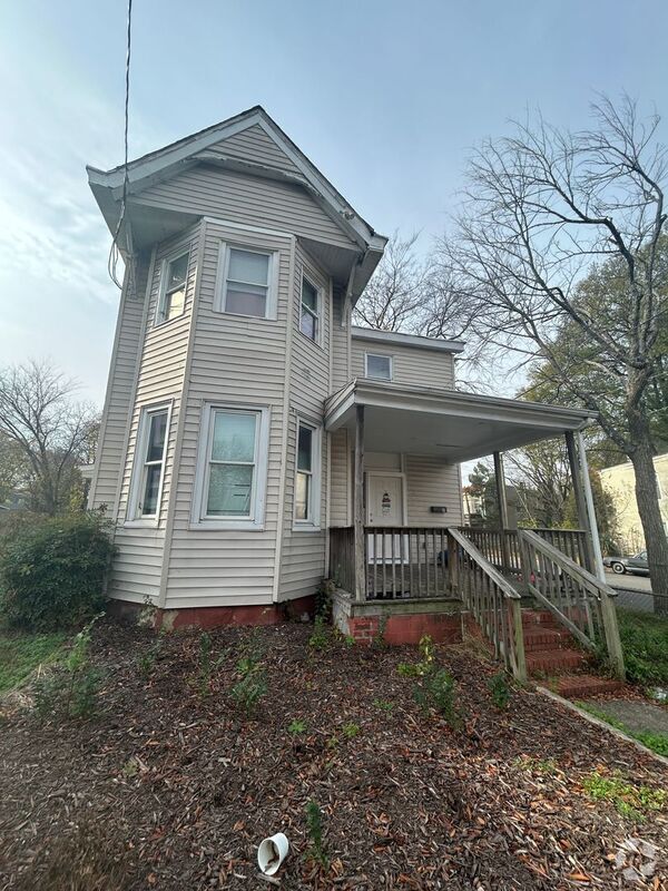 Building Photo - 1901 Fairmount Ave