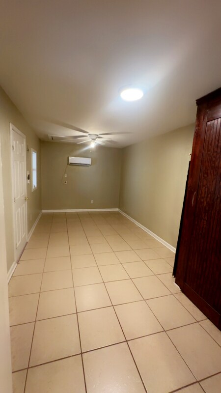 Building Photo - 10842 Knollwood Dr