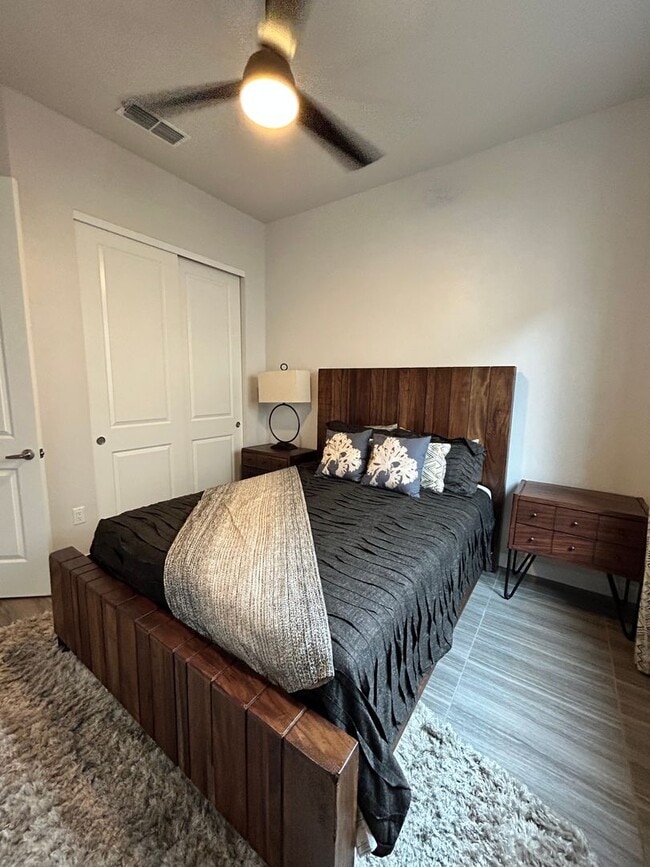 Building Photo - Beautiful Furnished Pool Home!