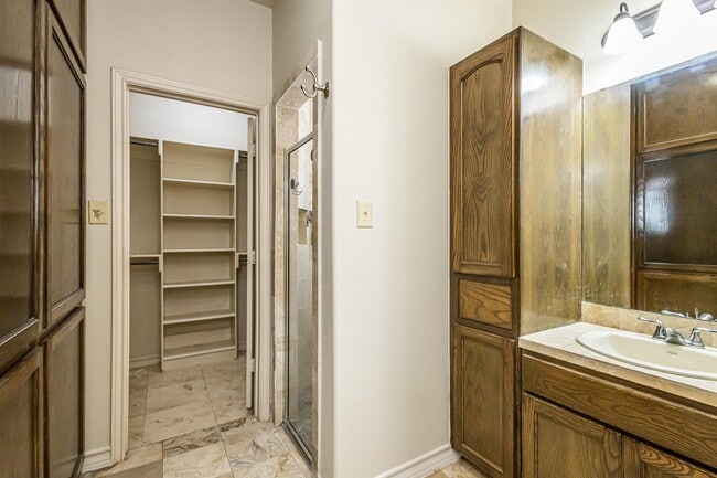 Building Photo - 10702 Patron Loop