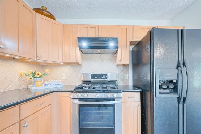 Building Photo - 5115 Kingfisher Dr