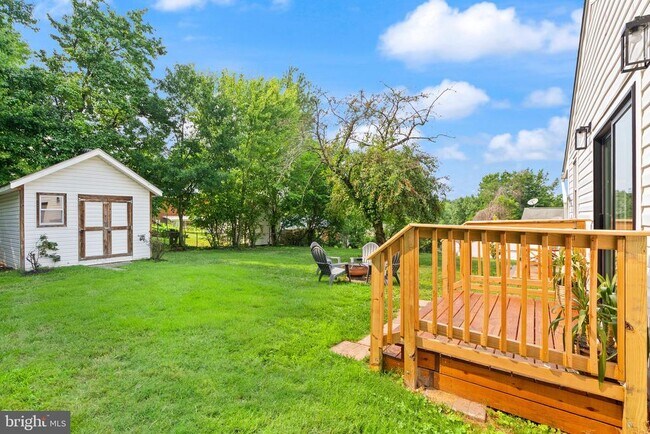 Building Photo - 6206 Hillview Ave