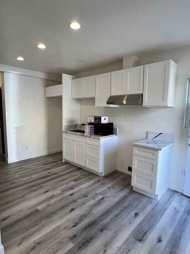 Building Photo - 989 St Germain Rd