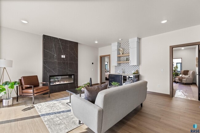 Building Photo - 2807 S Terry Ave