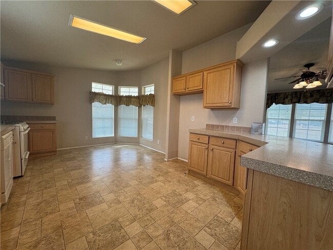 Building Photo - 10044 Kent Rd