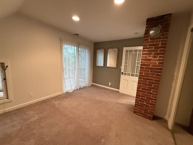 Building Photo - 2251 NW Hoyt St