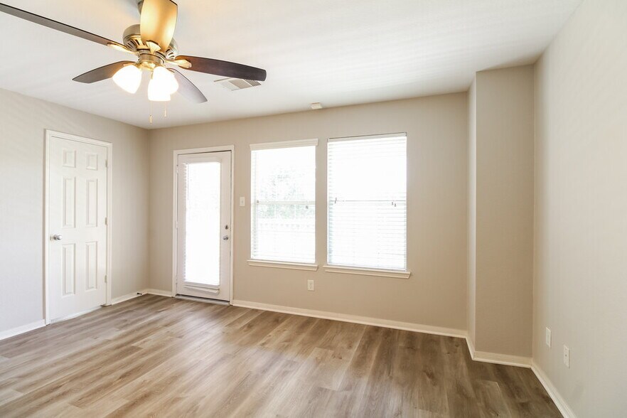 Building Photo - 11823 Princess Garden Way