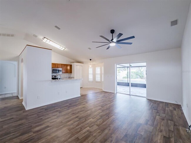 Building Photo - 14717 Redcliff Dr
