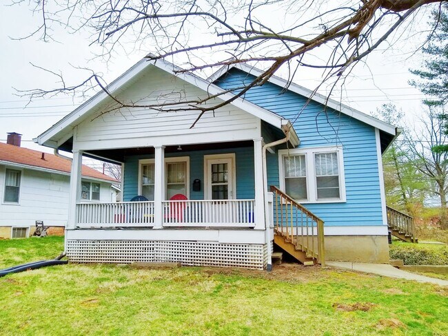 Primary Photo - 213 S Clark St