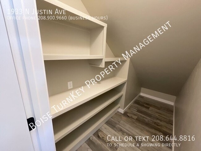 Building Photo - 1933 N Justin Ave