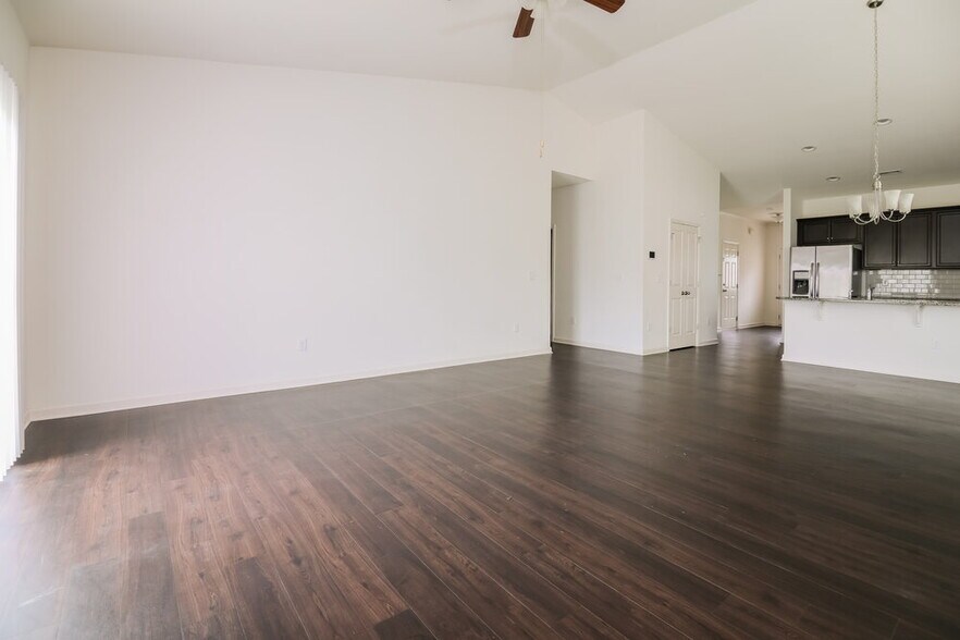 Building Photo - 78 N Great White Way