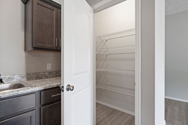 Building Photo - Republic Duplex for rent- with fence!