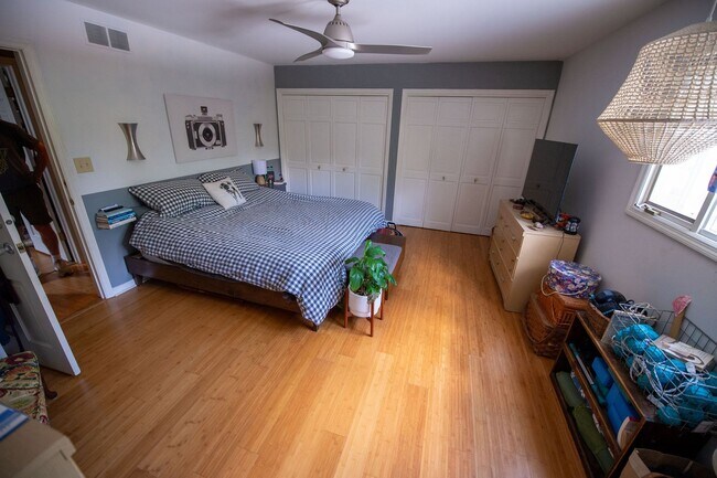 Building Photo - Short Term Rental Family Home