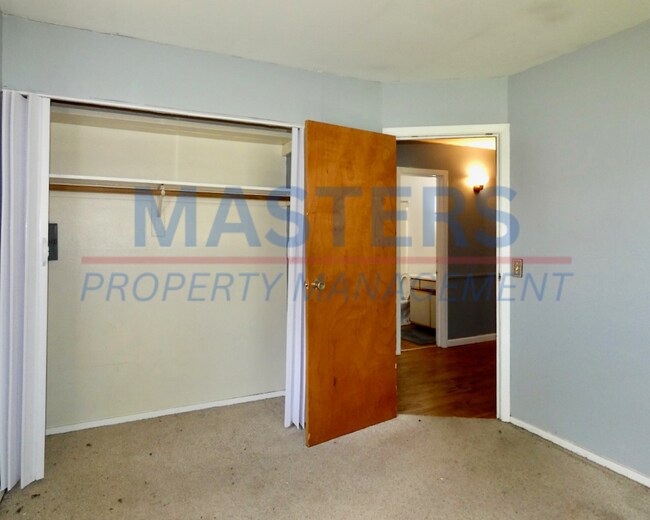 Building Photo - Spacious 4-Bedroom Home with 2 Full Baths & Detached Garage