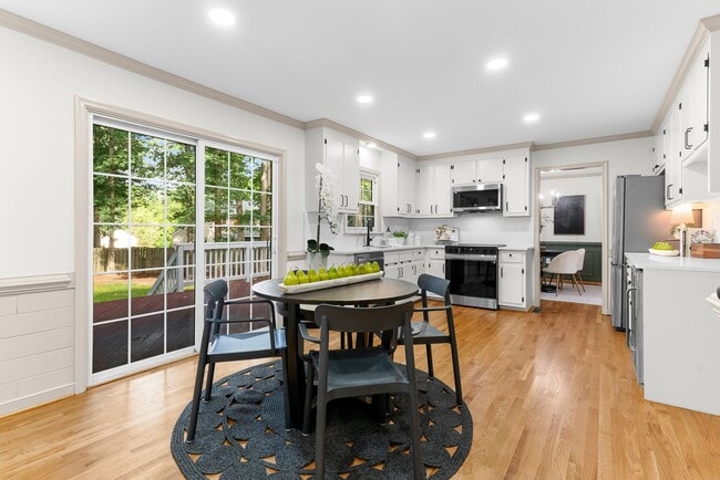Building Photo - $3,000 / 4 br / 3 ba / 2,012 sqft