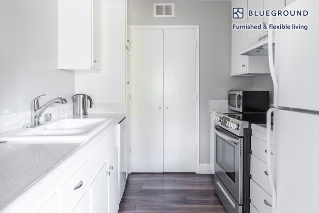 Building Photo - 801 Middlefield Rd