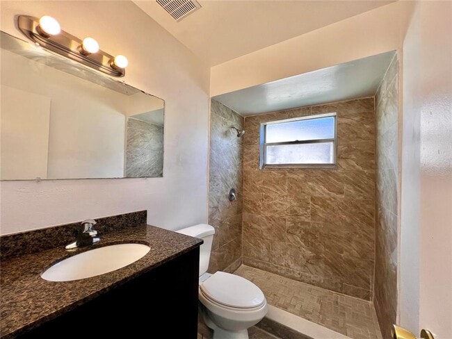 Building Photo - 2848 Empire Pl