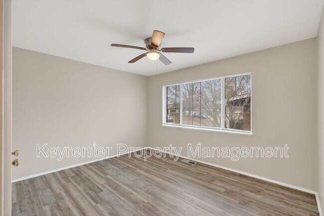 Building Photo - 900 Paddock Dr