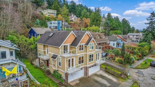 Building Photo - Quintessential West Seattle Townhome with ...