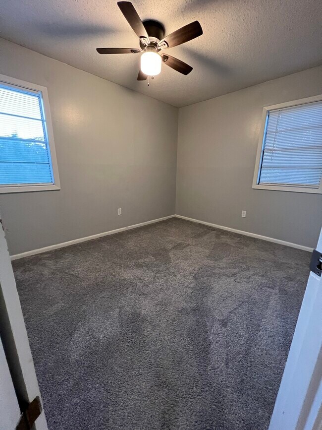 Building Photo - 119 Fairlane Dr