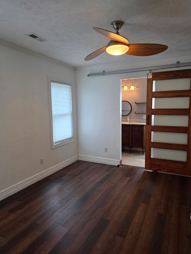 Building Photo - Great 3 bed 2 bath in the beautiful Meadow...