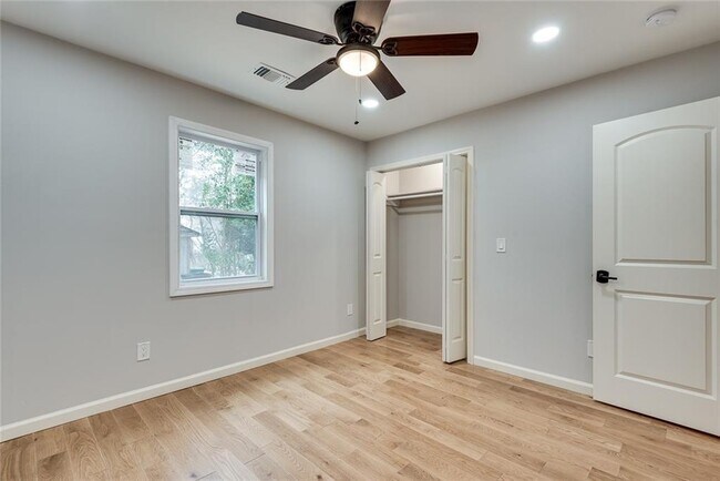 Building Photo - 2575 Barrylynn Dr