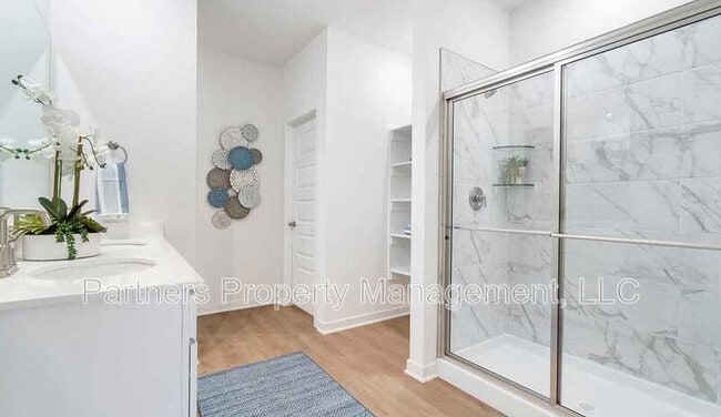 Building Photo - 1918 Larkspur St