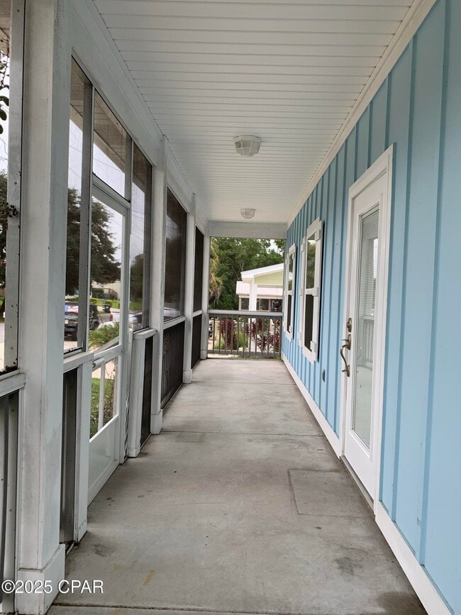Building Photo - 325 Governor Dr