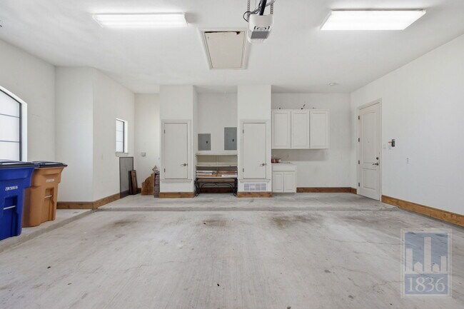 Building Photo - 8205 Asmara Ct