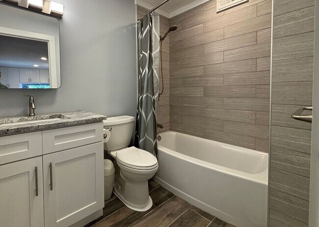 Building Photo - Available 7/10. Gorgeous Custom-Built 3 BR/3.5 BA Home on HUGE Corner Lot in Old Mt Pleasant!