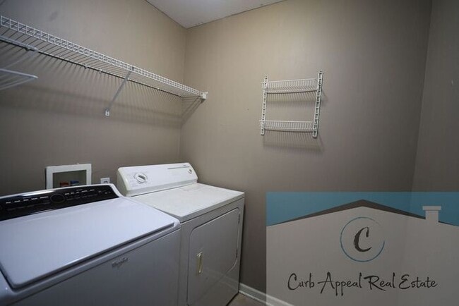 Building Photo - Beautiful 3 bed/ 2 bath home - fireplace, ...