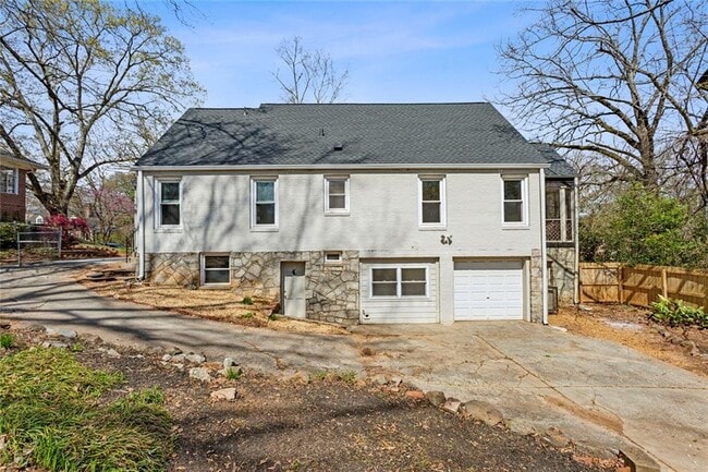 Building Photo - 444 Shannon Dr SW