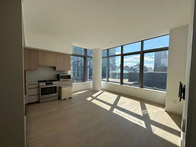 Building Photo - 3 Ct Square W