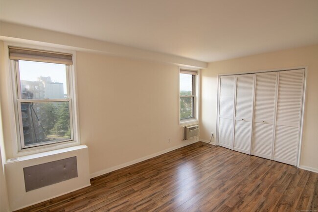 Building Photo - 91 Strawberry Hill Ave