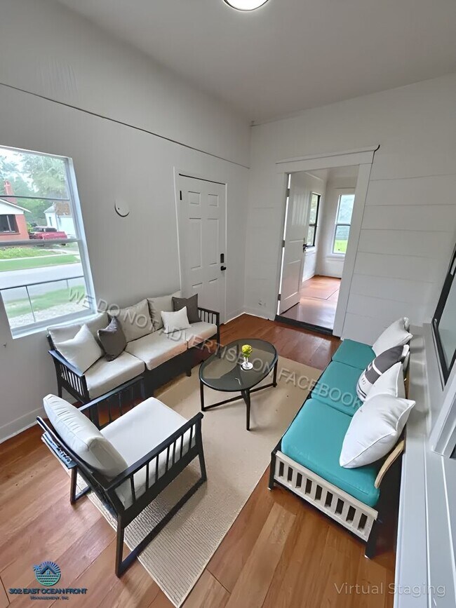 Building Photo - Gorgeous 2 story, 3 bedroom / 2bathroom ho...